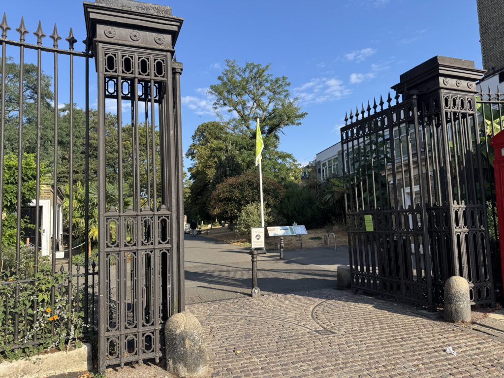 Brompton Cemetery入り口